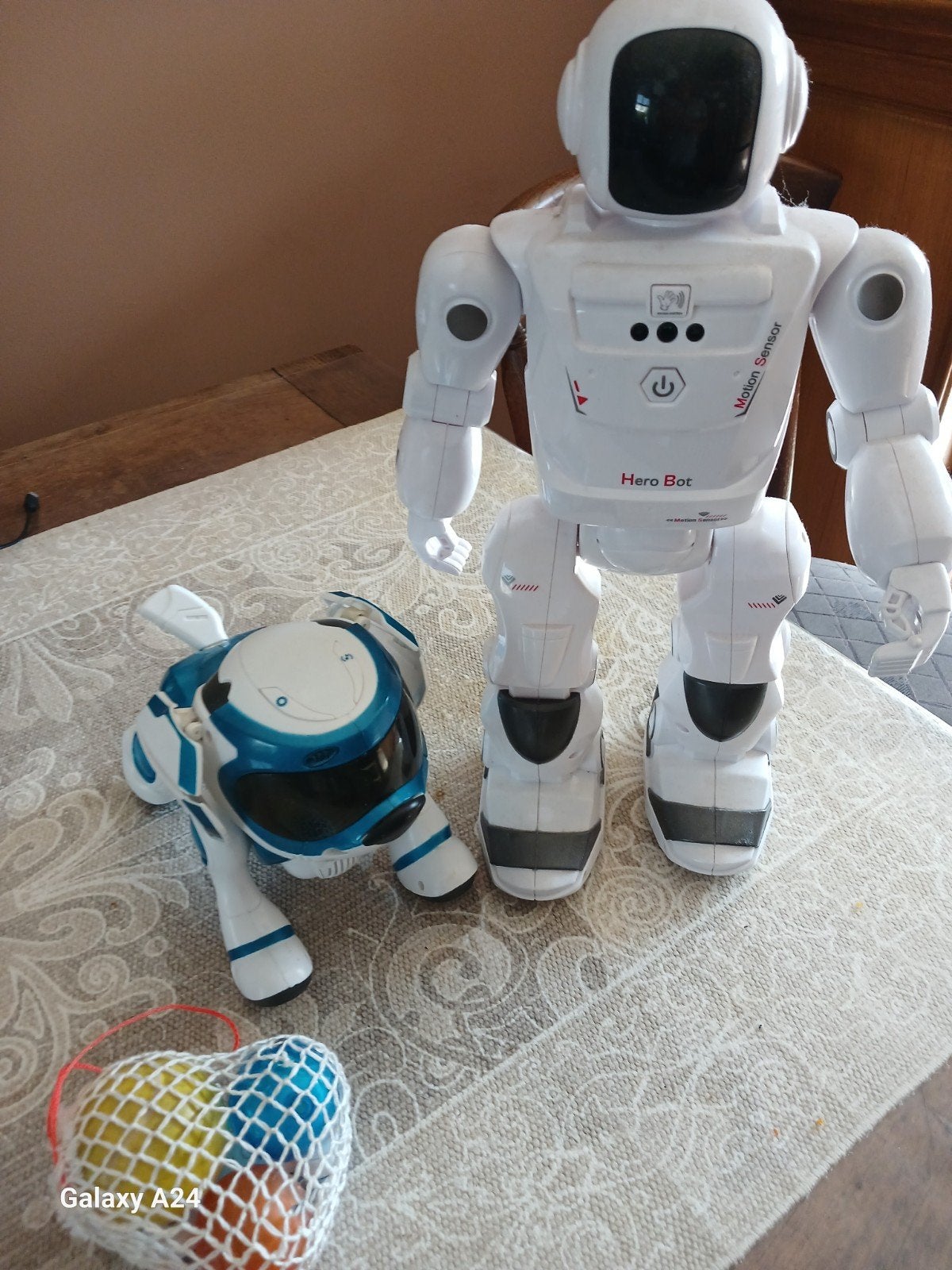 Speelgoed robot mens en hondje, Ophalen
