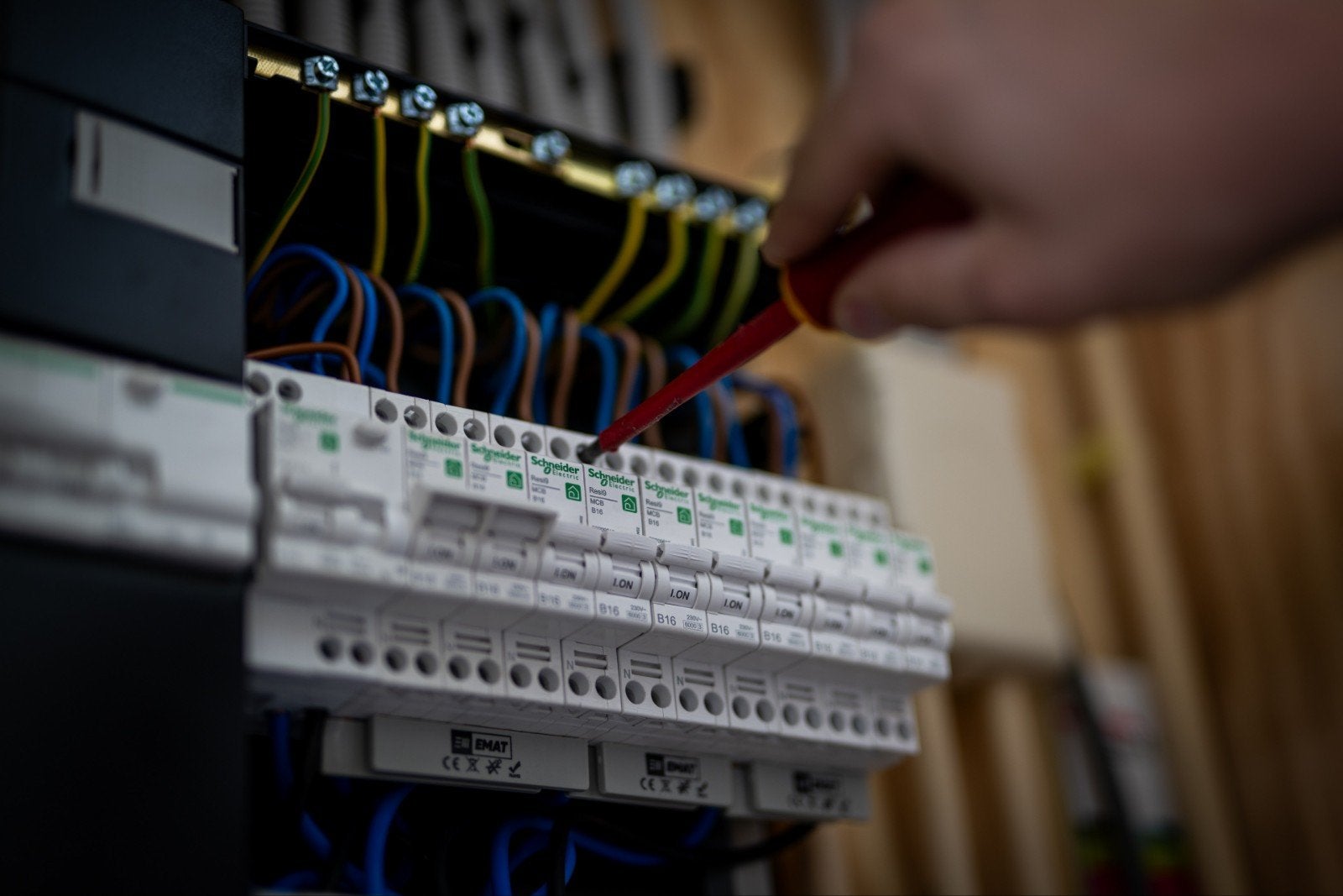 Groepenkast vervangen, Diensten en Vakmensen, Elektriciens
