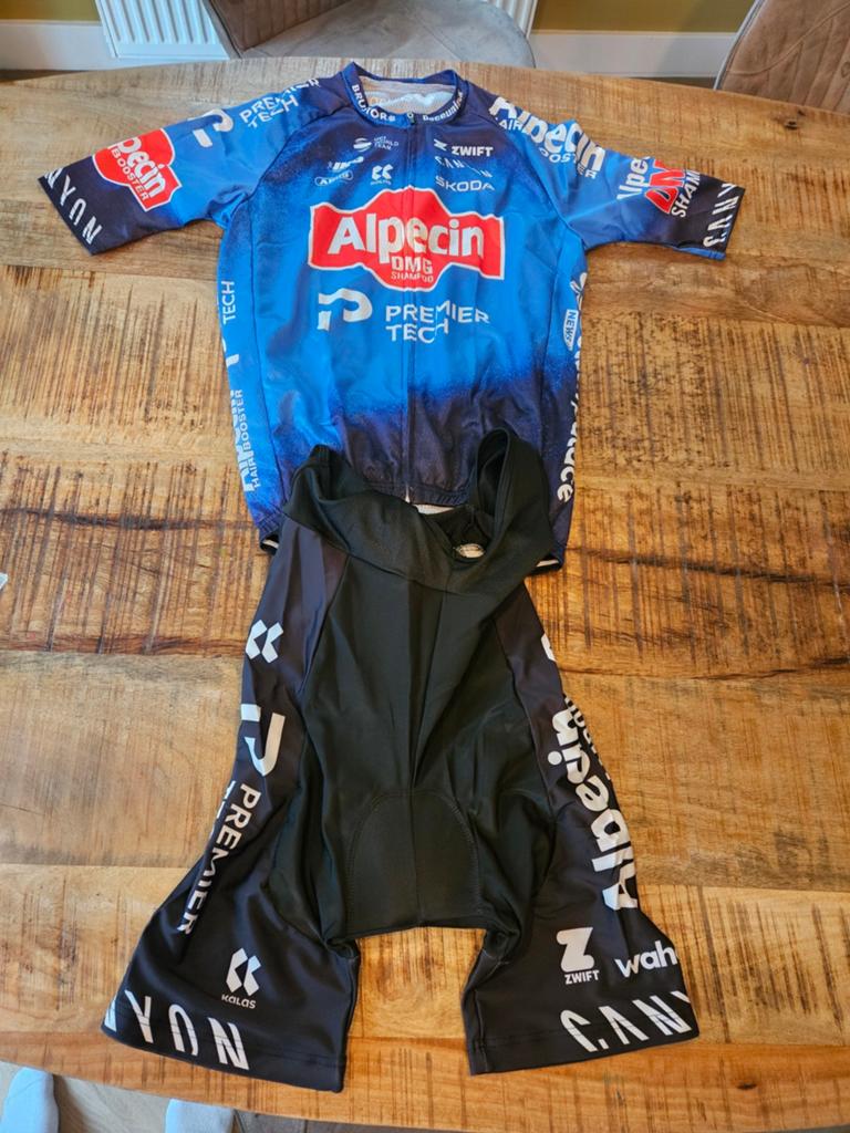 Alpecin (DMG) fietskleding - broek en shirt (nieuw!), Ophalen of Verzenden, Nieuw, XL, Bovenkleding