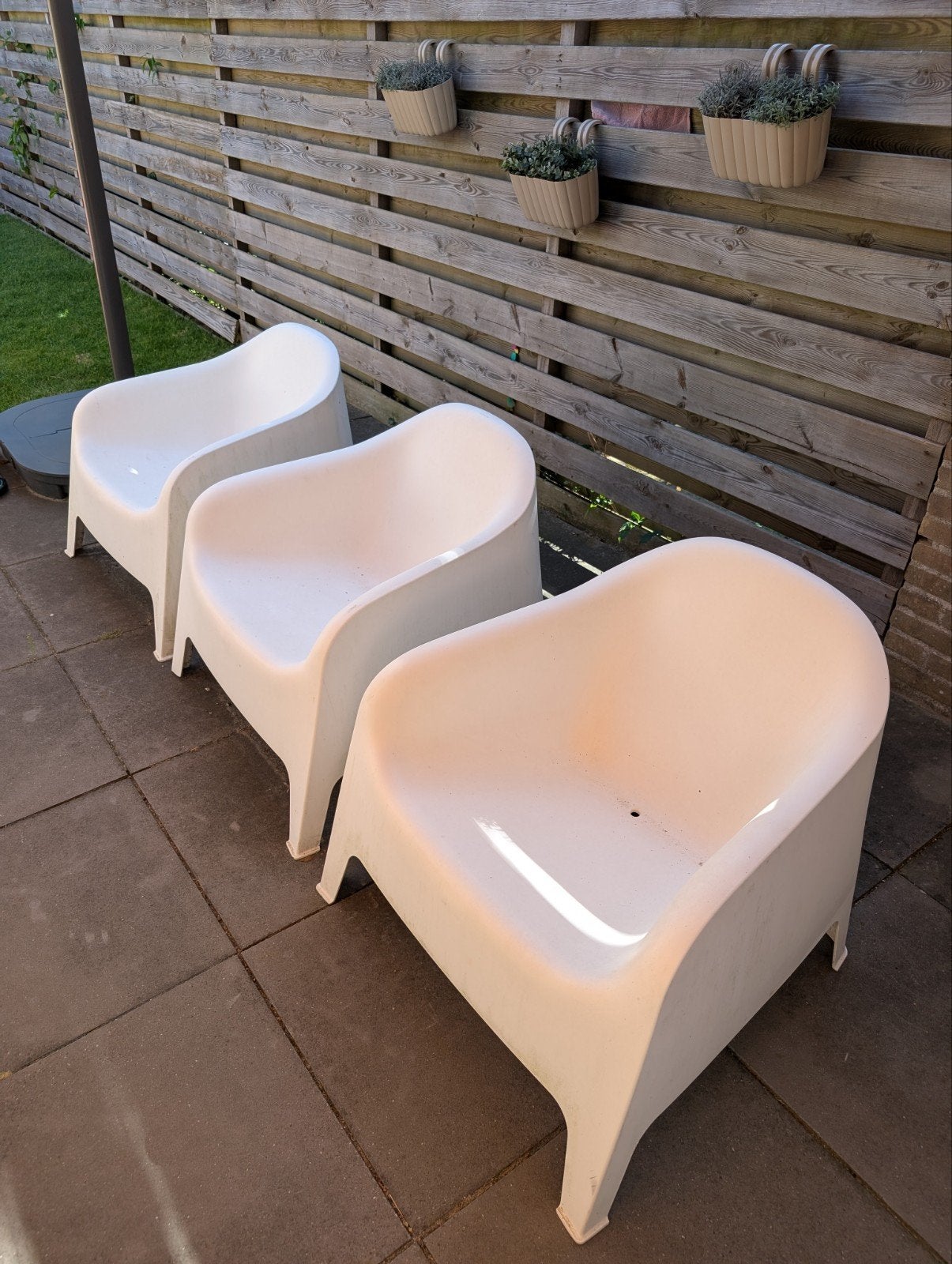 3 Ikea Skarpo tuinstoelen wit, Ophalen, Gebruikt, Kunststof