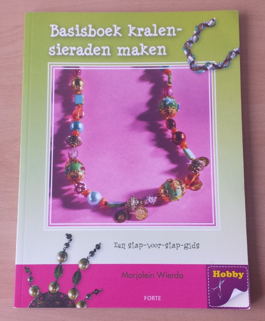 Basisboek Kralensieraden Maken - Marjolein Wierda - 2012, Gebruikt, Overige typen, Ophalen of Verzenden, Nvt