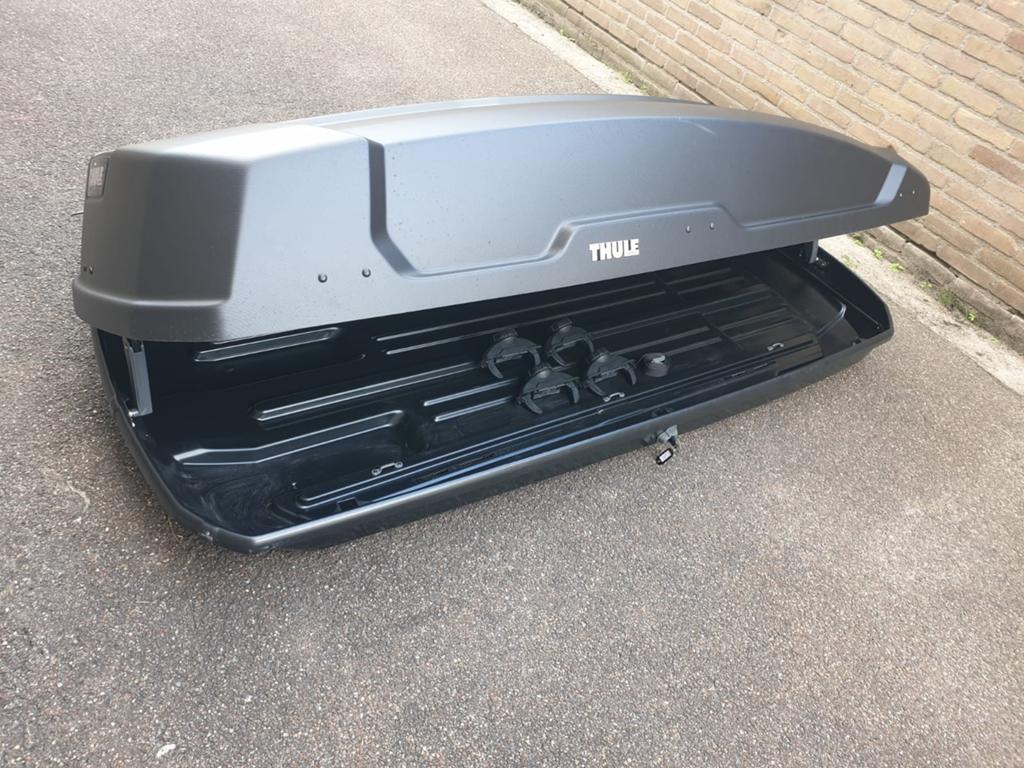 NIEUWSTAAT ALLERGROOTSTE THULE Force XT XL dakkoffer skibox, Auto diversen, Dakkoffers, Zo goed als nieuw, Ophalen of Verzenden