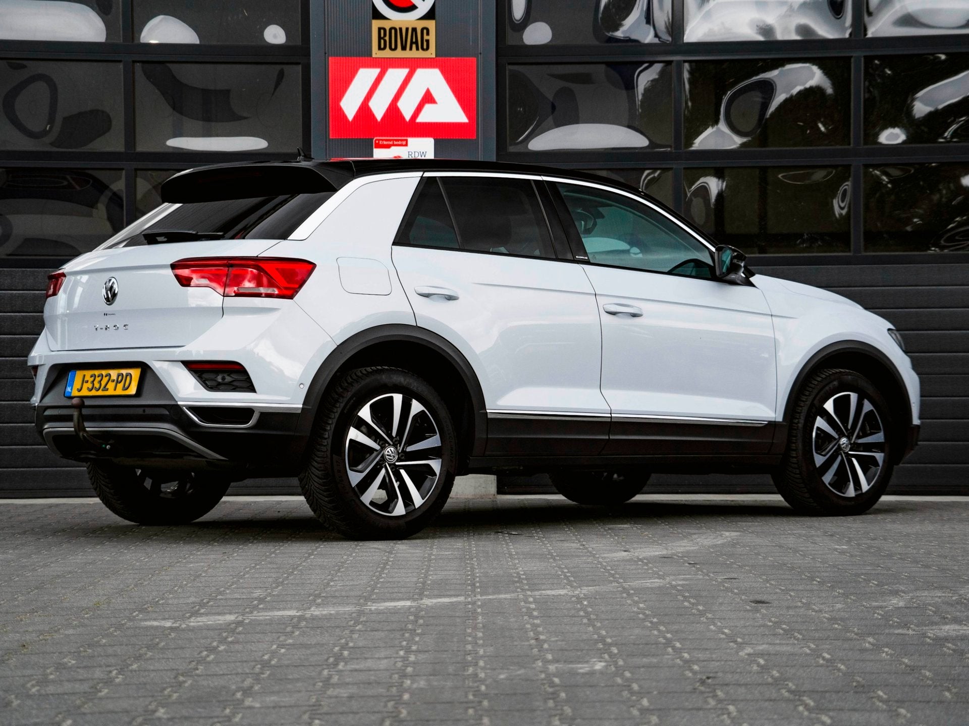 Volkswagen T-Roc 1.5 TSI Sport Business R | TREKHAAK | STOEL, Stof, 4 cilinders, 150 pk, Wit