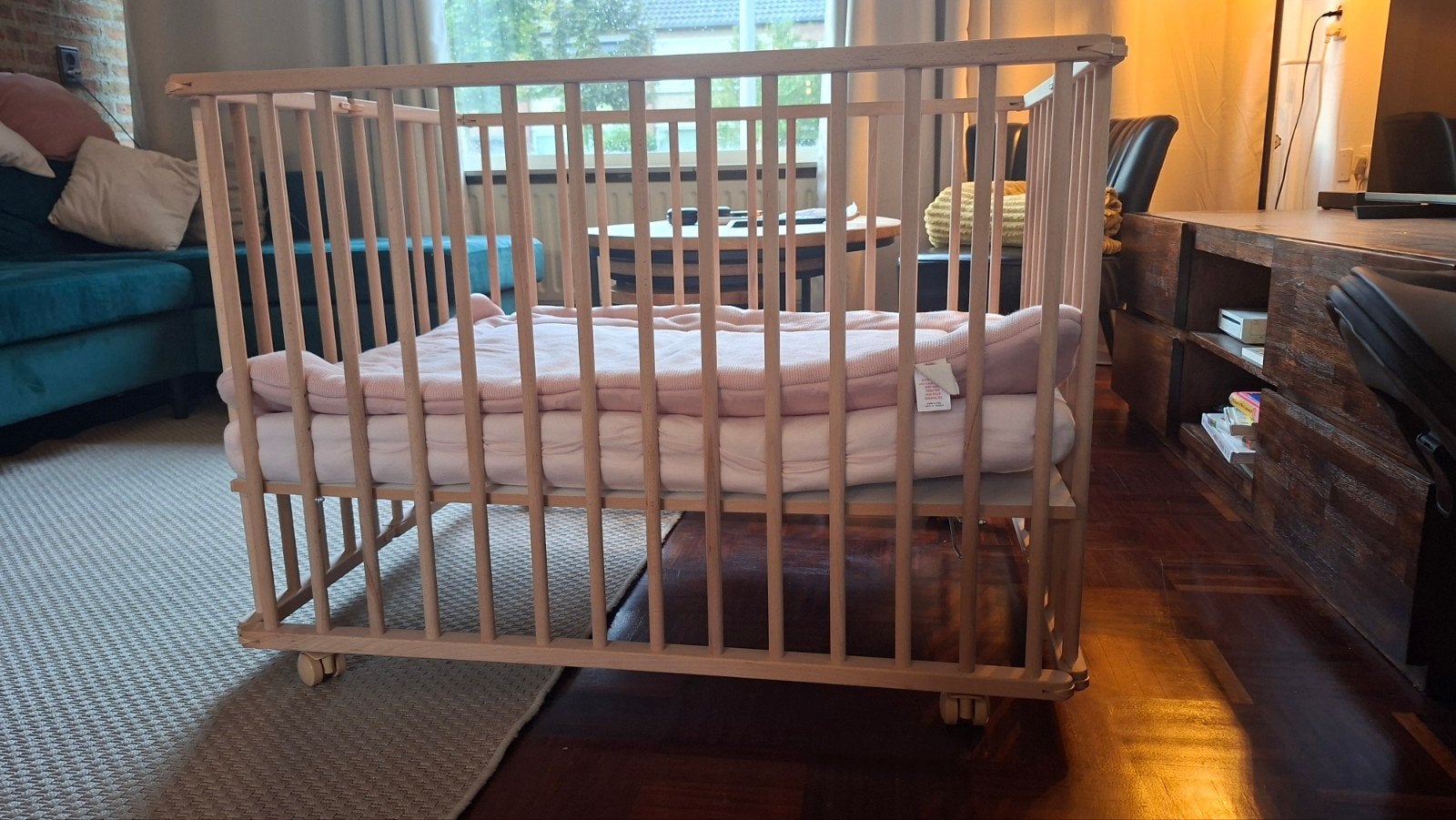 Van Asten Hugo baby box met matras en roze boxkleed, Ophalen, Zo goed als nieuw, Rechthoekig, Boxkleed