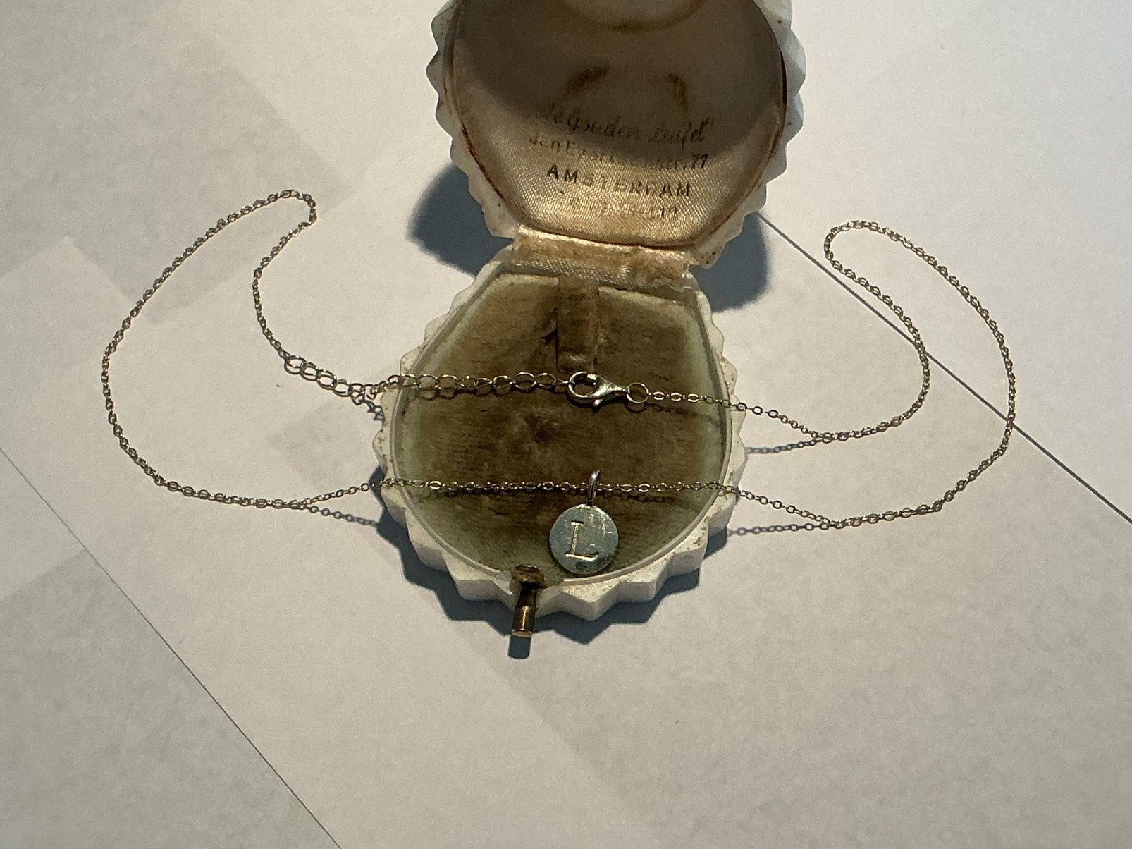 VERMEIL GOUD COLLIER EN HANGER MET L, CIRCA 42 CM LANG, Verzenden, Zilver, Ketting
