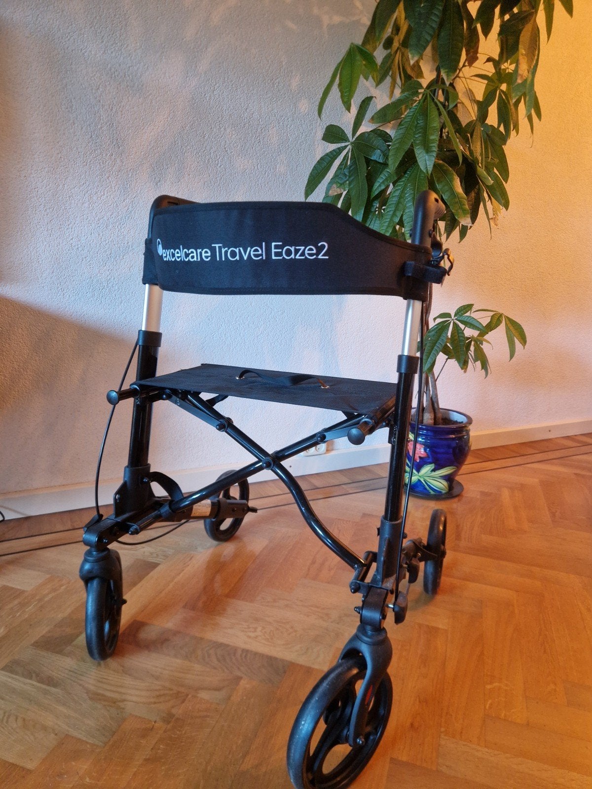 Rollator, lichtgewicht en opvouwbaar, Ophalen of Verzenden, Lichtgewicht, Zo goed als nieuw