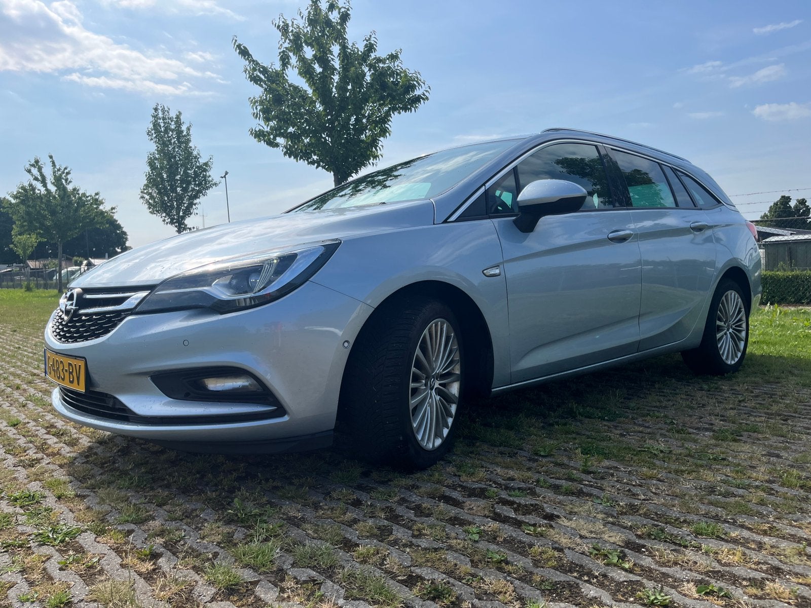 Opel Astra 1.0 Turbo 105pk Leder - Start/stop 2019 Grijs, Auto's, Voorwielaandrijving, 620 kg, Origineel Nederlands, Stationwagon