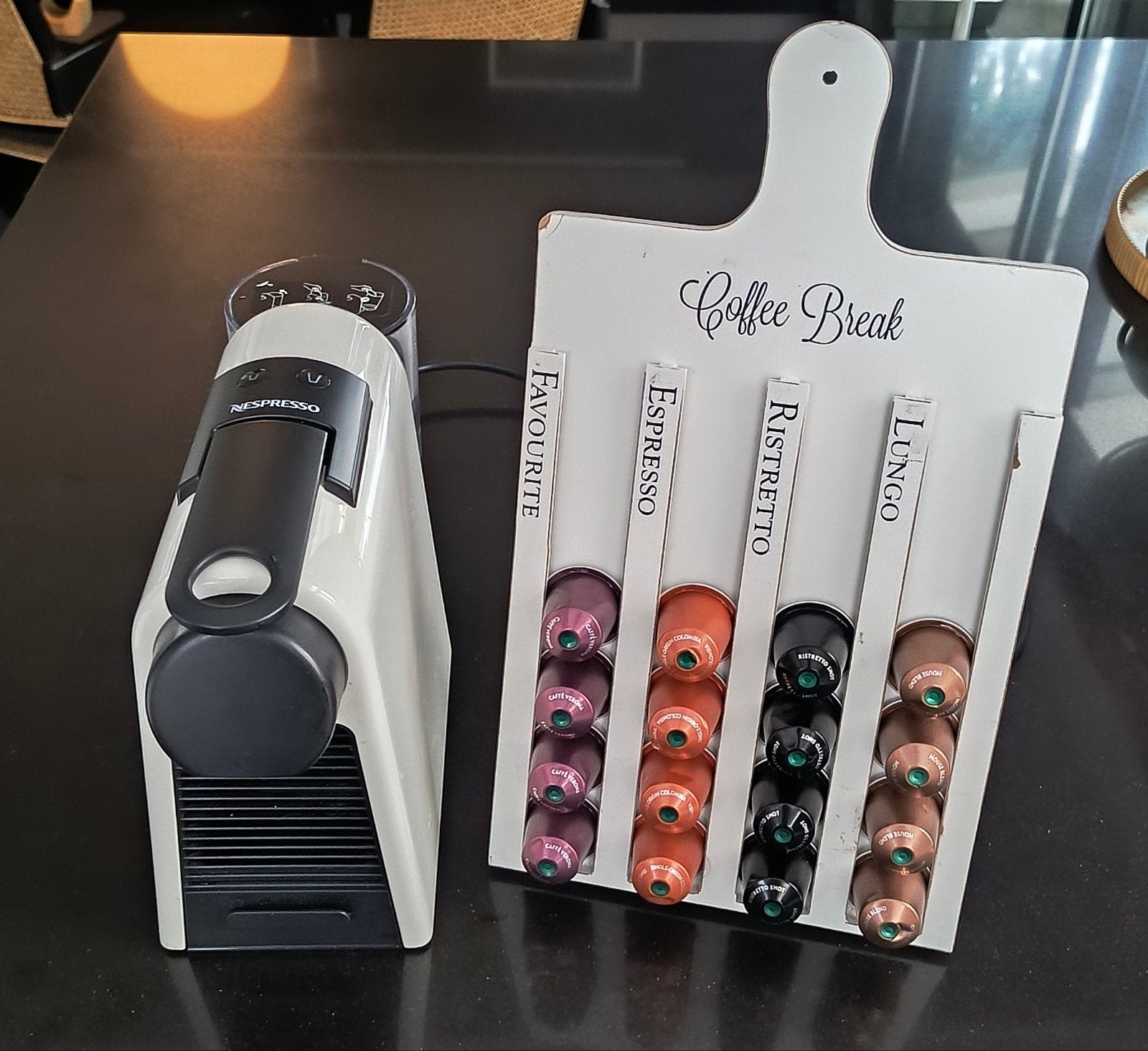 De'Longhi Nespresso Essenza + Rivièra Maison Capsulehouder, Ophalen