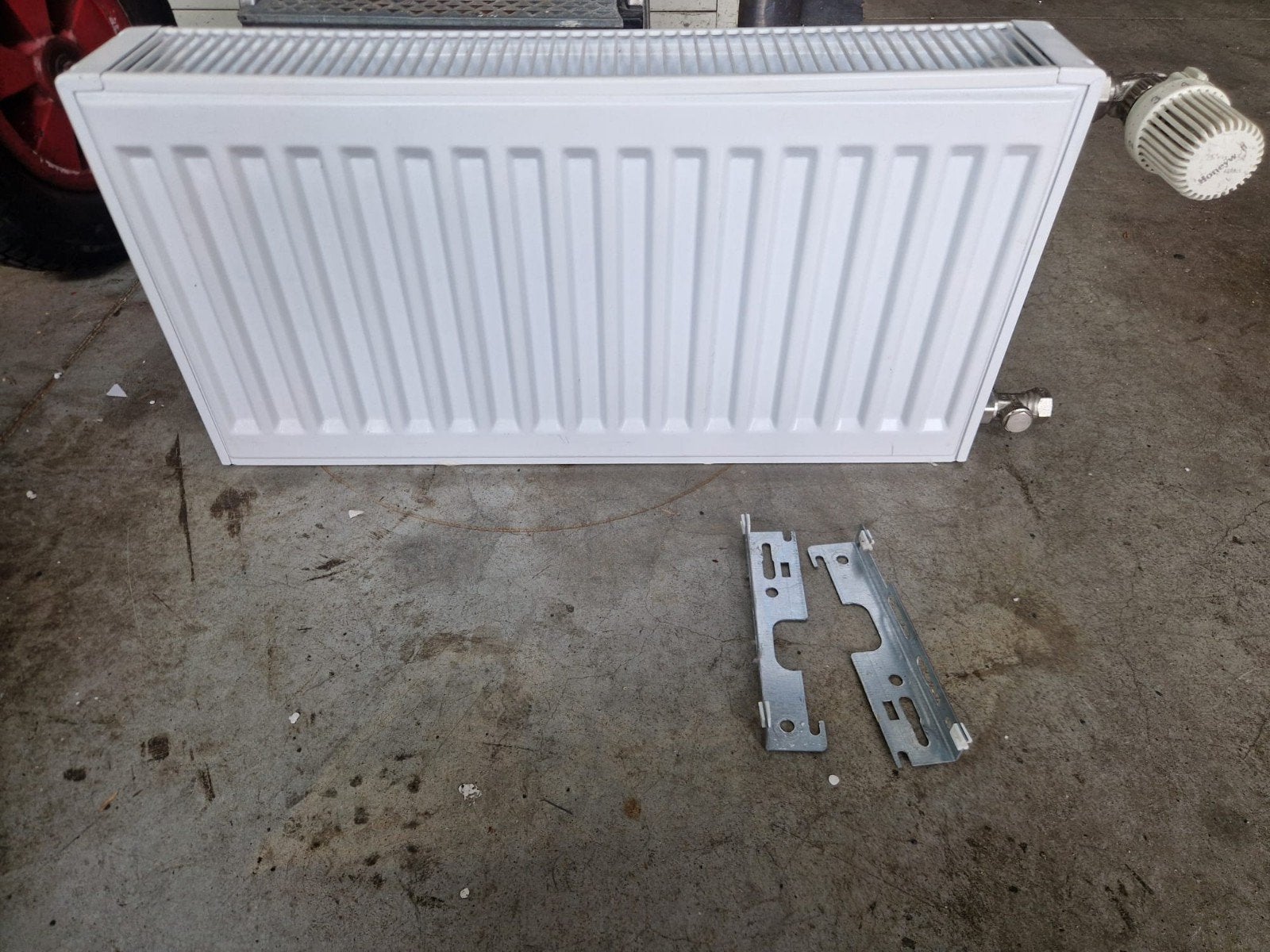 Radiator 60x30cm Type 22 met thermostaatkraan en beugels, Ophalen, Radiator, 30 tot 80 cm