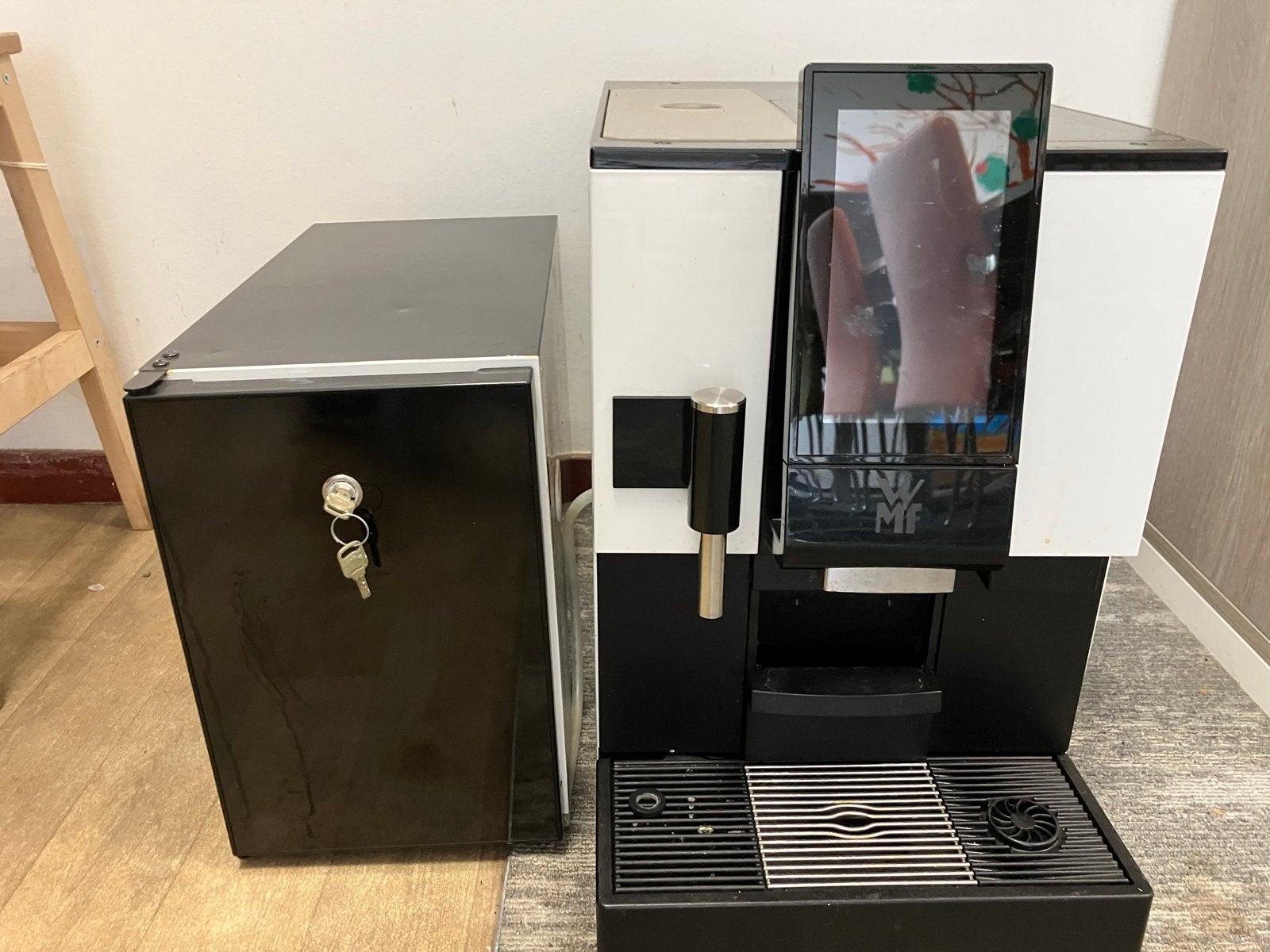 WMF Koffiemachine met melkkoeler, Ophalen, Afneembaar waterreservoir, Gebruikt, 10 kopjes of meer