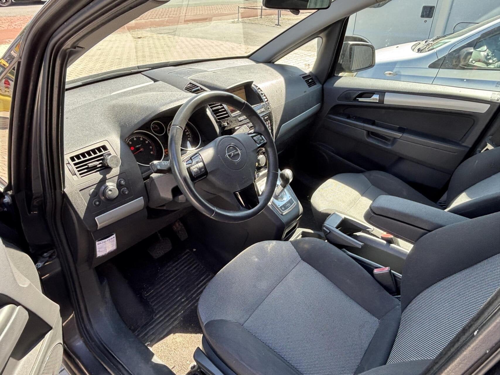 Opel Zafira 1.8 Edition 7-persoons - AUTOMAAT - AIRCO, Auto's, Opel, Euro 5, Stof, Gebruikt, 4 cilinders