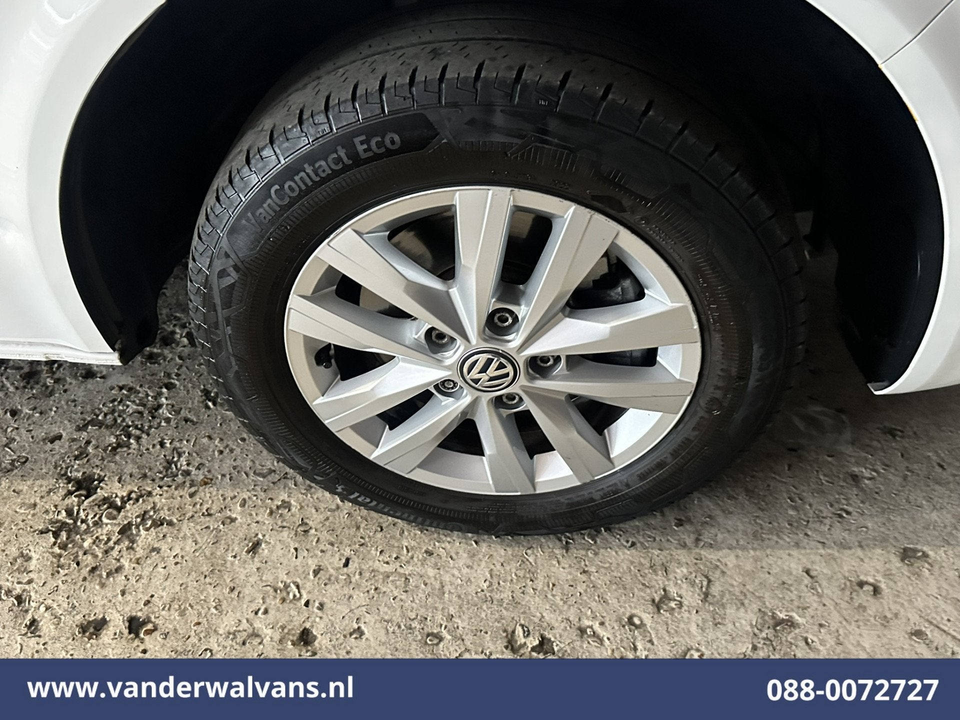 Volkswagen Transporter 2.0 TDI 111pk L1H1 Euro6 Airco | Navi, Auto's, Voorwielaandrijving, Dealer onderhouden, Stof, Gebruikt