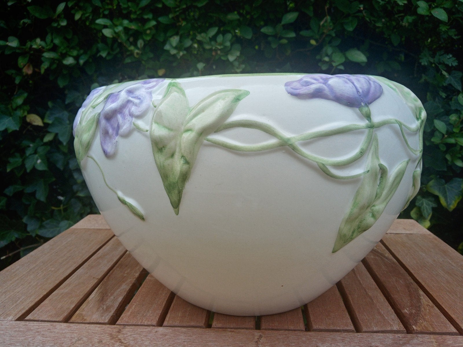 Vintage Keramieken Bloempot met Bloemenreliëf, Antiek en Kunst, Ophalen