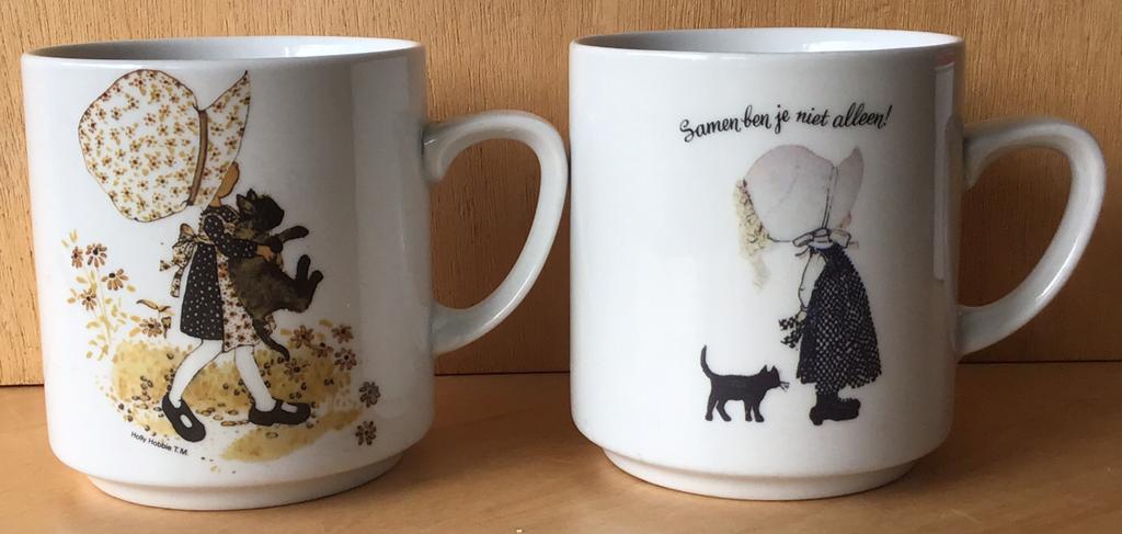 Twee mokken van Holly Hobbie - ZGAN, Huis en Inrichting, Keuken | Servies, Ophalen of Verzenden, Zo goed als nieuw, Overige stijlen