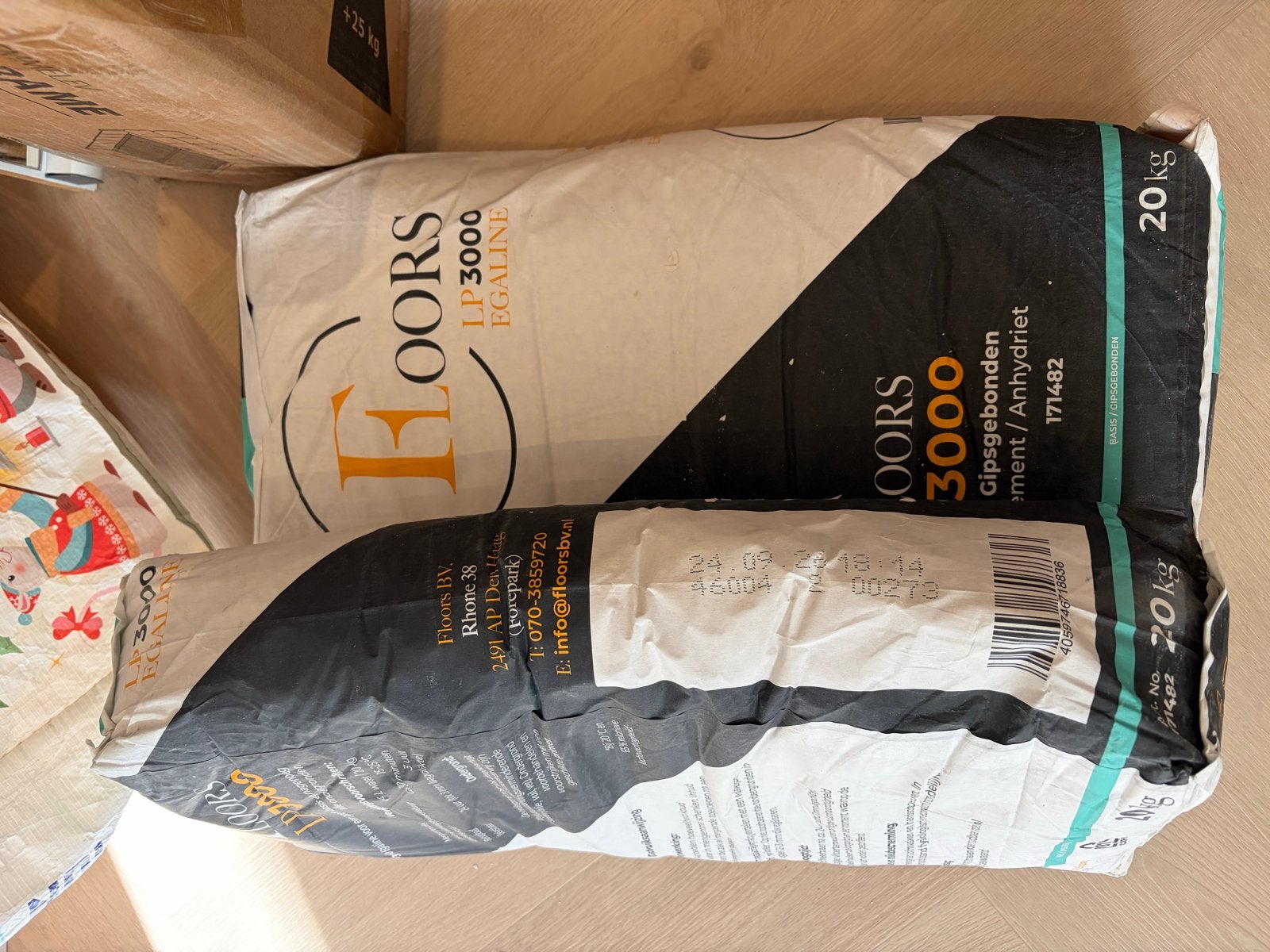 2 zakken nieuw Floors LP 3000 Egaline - 20kg zak, Ophalen, Nieuw, Overige materialen, Overige typen