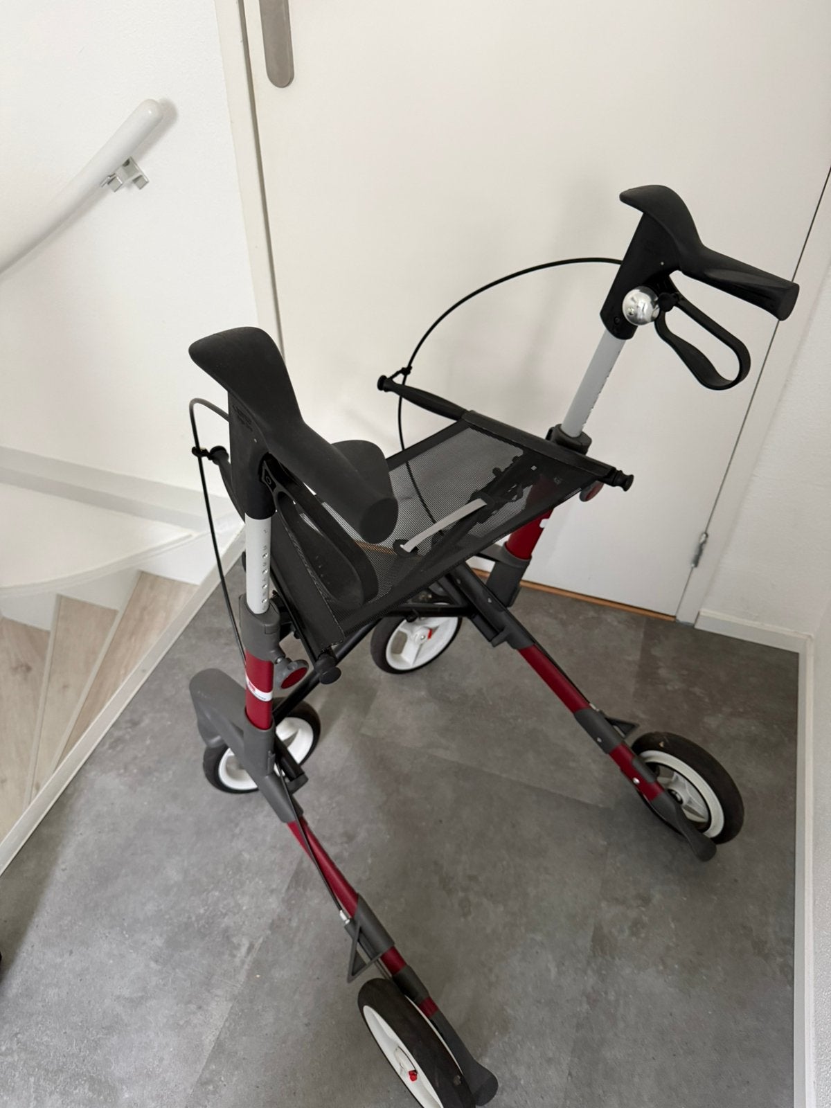 Rollator tropo troja 5G M red, Diversen, Ophalen, Zo goed als nieuw