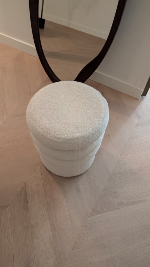 Trendy witte teddy / bouclé poef, Ophalen, Minder dan 50 cm, Rond, Minder dan 50 cm
