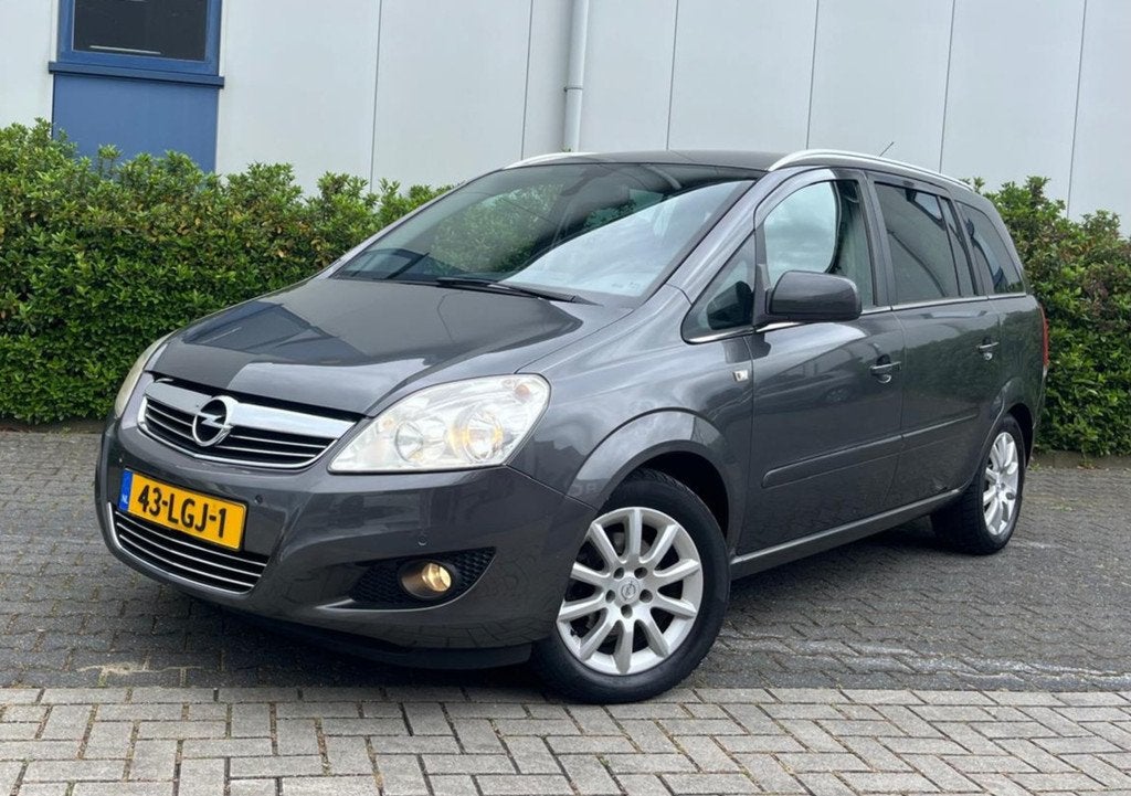 OPEL Zafira 1.8 103KW Cosmo 7 Persoons Airco/Trekhaak, Auto's, Opel, Gebruikt, Zwart, 4 cilinders, Metallic lak