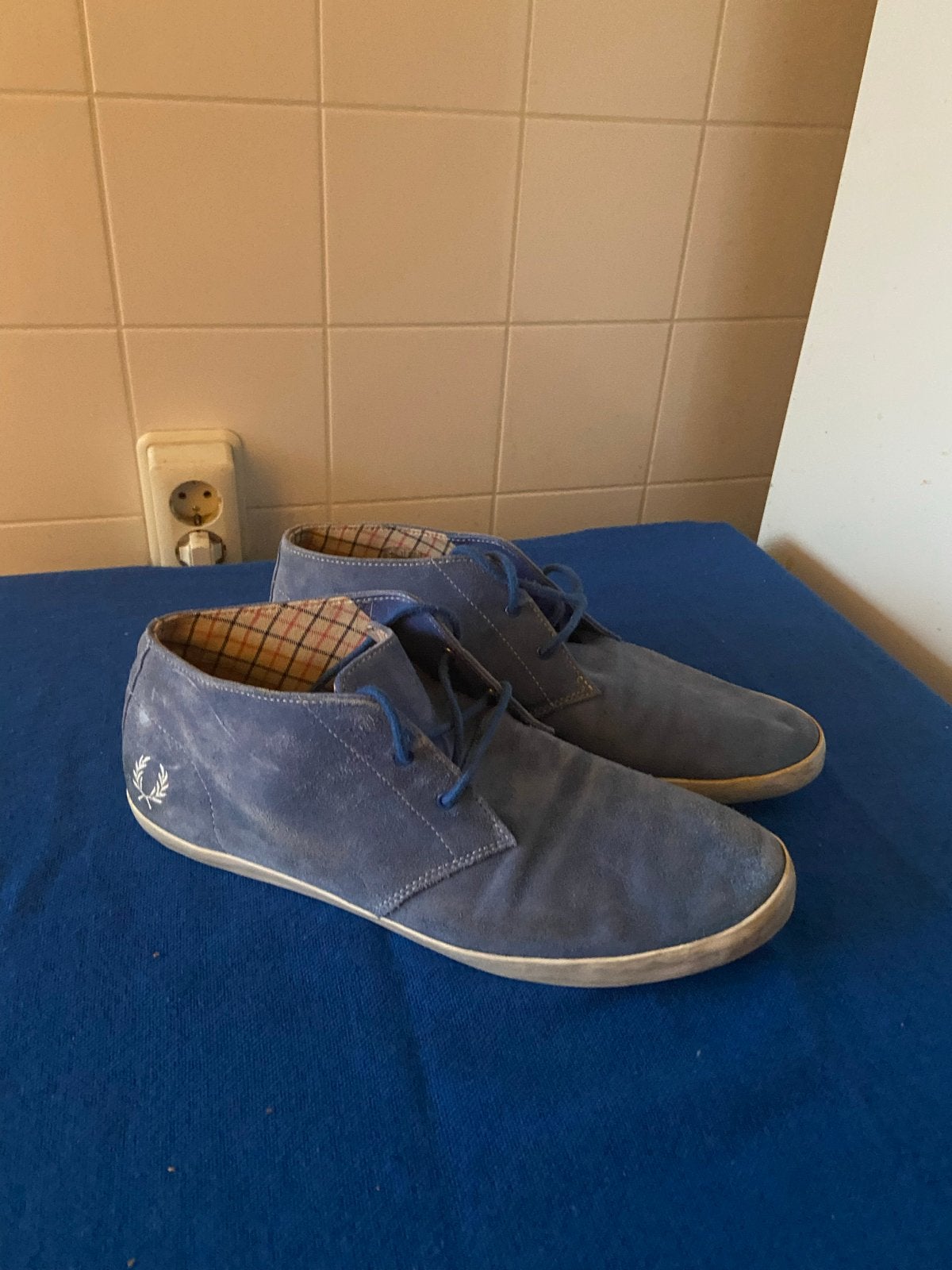 Fred Perry blauwe suède schoenen  - Desert Boots - Maat 46, Ophalen of Verzenden, Gedragen, Blauw, Overige typen