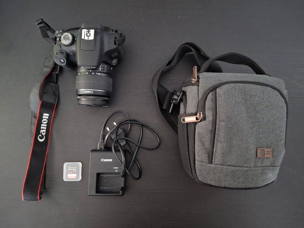 Canon EOS 2000D Spiegelreflexcamera met 18-55mm lens, Spiegelreflex, Accu, Canon, Zo goed als nieuw