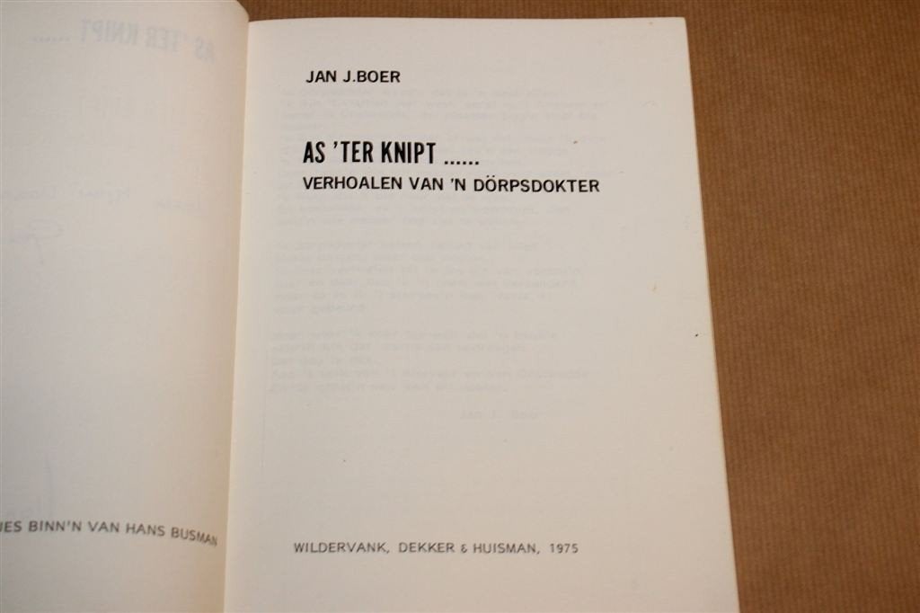 As \'ter Knipt — Jan J. Boer, Dörpsdokter Verhalen, Ophalen of Verzenden, Gelezen