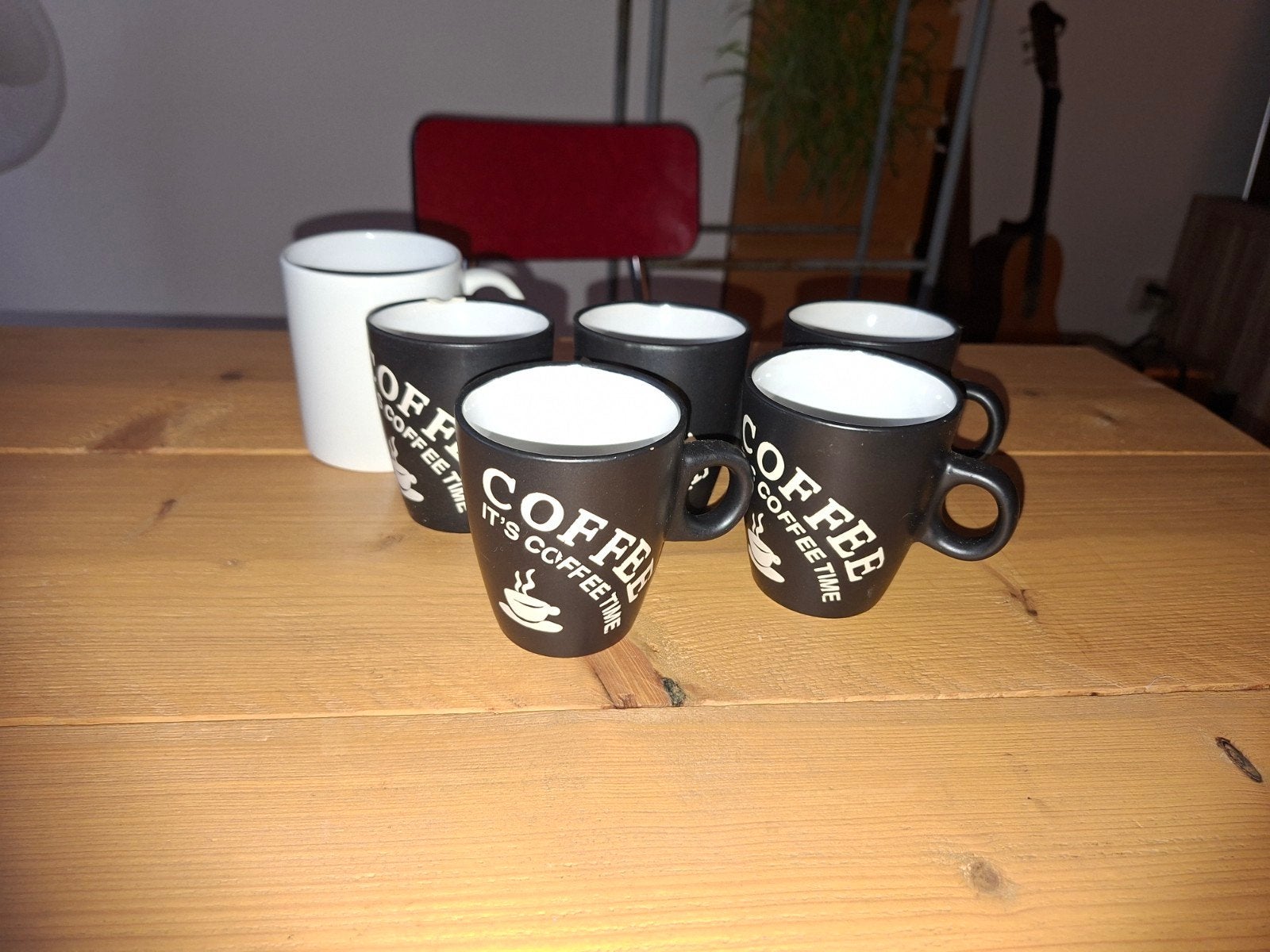 Set van 5 koffiekopjes en mok - 5 zwart, 1 wit, Ophalen of Verzenden, Steen/keramiek, Meerkleurig, Overige merken
