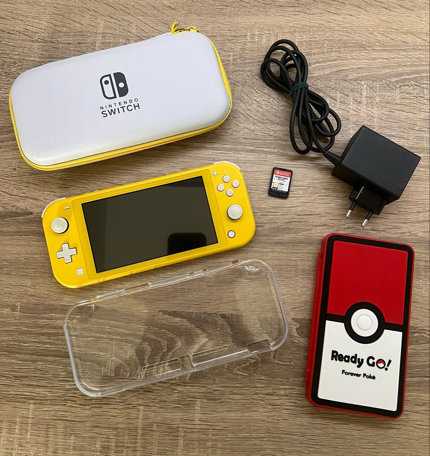 Nintendo Switch Lite Geel - Complete Set + Game + Cases, Spelcomputers en Games, Ophalen of Verzenden, Geel, Zo goed als nieuw