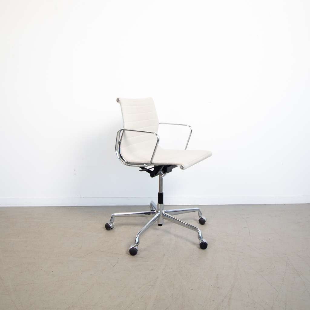 1x Vitra Eames EA 117 Bureaustoel Crème Hopsak, Huis en Inrichting, Bureaustoelen, Niet ingevuld, Wit, Niet ingevuld, Ophalen of Verzenden