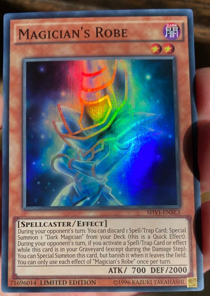 Yu-Gi-Oh! Magician’s Robe SHVI Limited Edition !, Ophalen of Verzenden, Zo goed als nieuw, Losse kaart, Foil