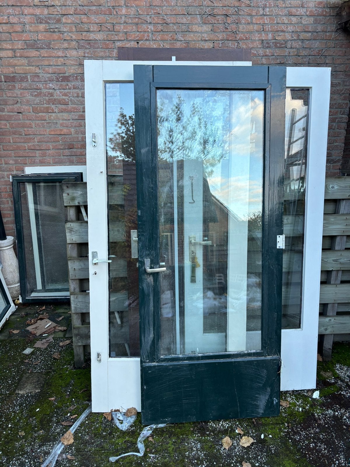 Gratis af te halen: Diverse deuren, Doe-het-zelf en Verbouw, Ophalen, Gebruikt, Hout, Buitendeur