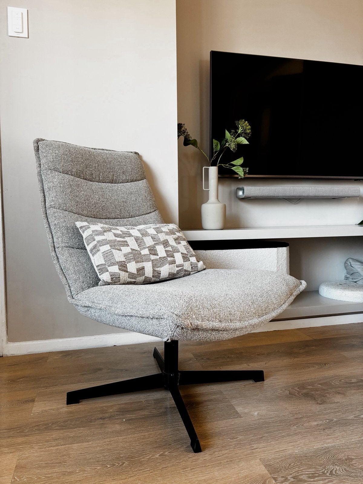 WOOOD Nika draaifauteuil bouclé, Ophalen, 75 tot 100 cm, Zo goed als nieuw, Stof