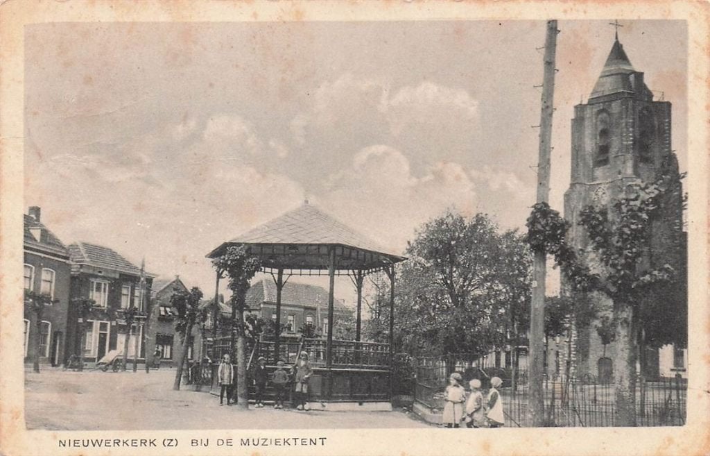 703-328-001 Nieuwerkerk (Z) bij de Muziektent, Verzenden, Voor 1920, Zeeland