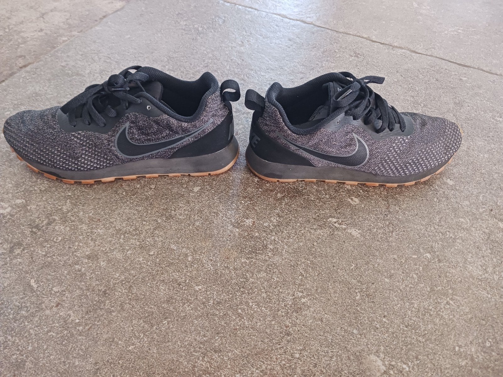 Nike MD Runner 2 - Grijs Zwart met Gum Sole - Maat 39, Zwart, Nike, Ophalen of Verzenden, Sneakers of Gympen