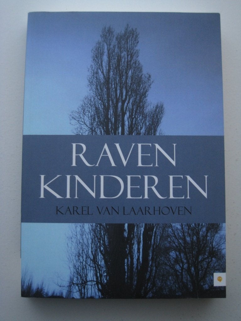 Karel van Laarhoven – Ravenkinderen - gesigneerd, Boeken, Thrillers, Ophalen of Verzenden, Zo goed als nieuw, Nederland