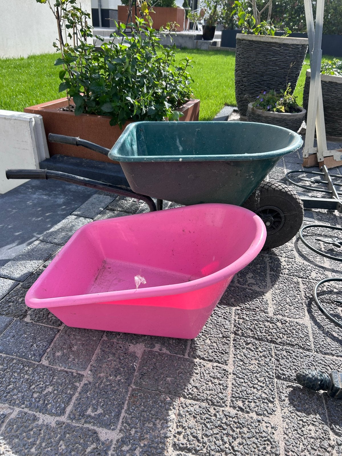 Kinder kruiwagen (met roze reservebak) - Gebruikt, Tuin en Terras, Ophalen, Gebruikt, Handmatig, Tweewielig