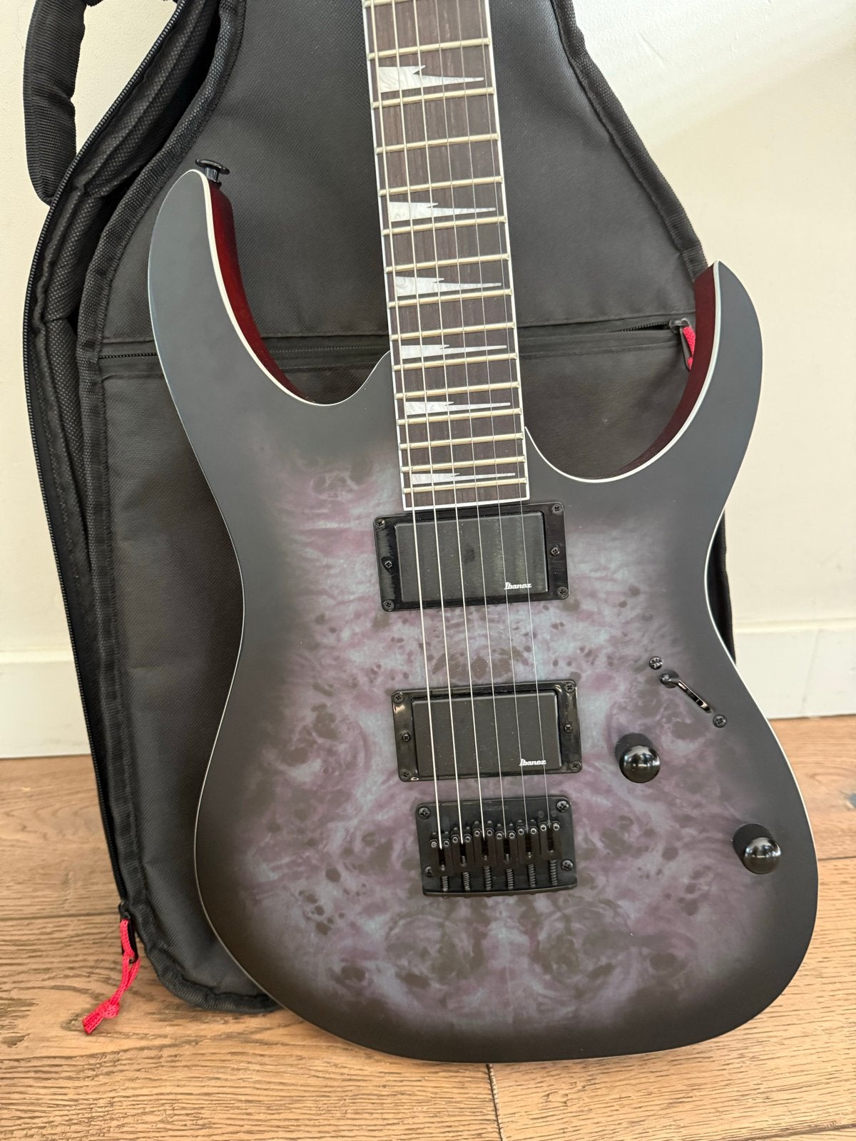 Ibanez Elektrische Gitaar met Versterker en Accessoires, Ophalen, Ibanez, Met versterker, Zo goed als nieuw
