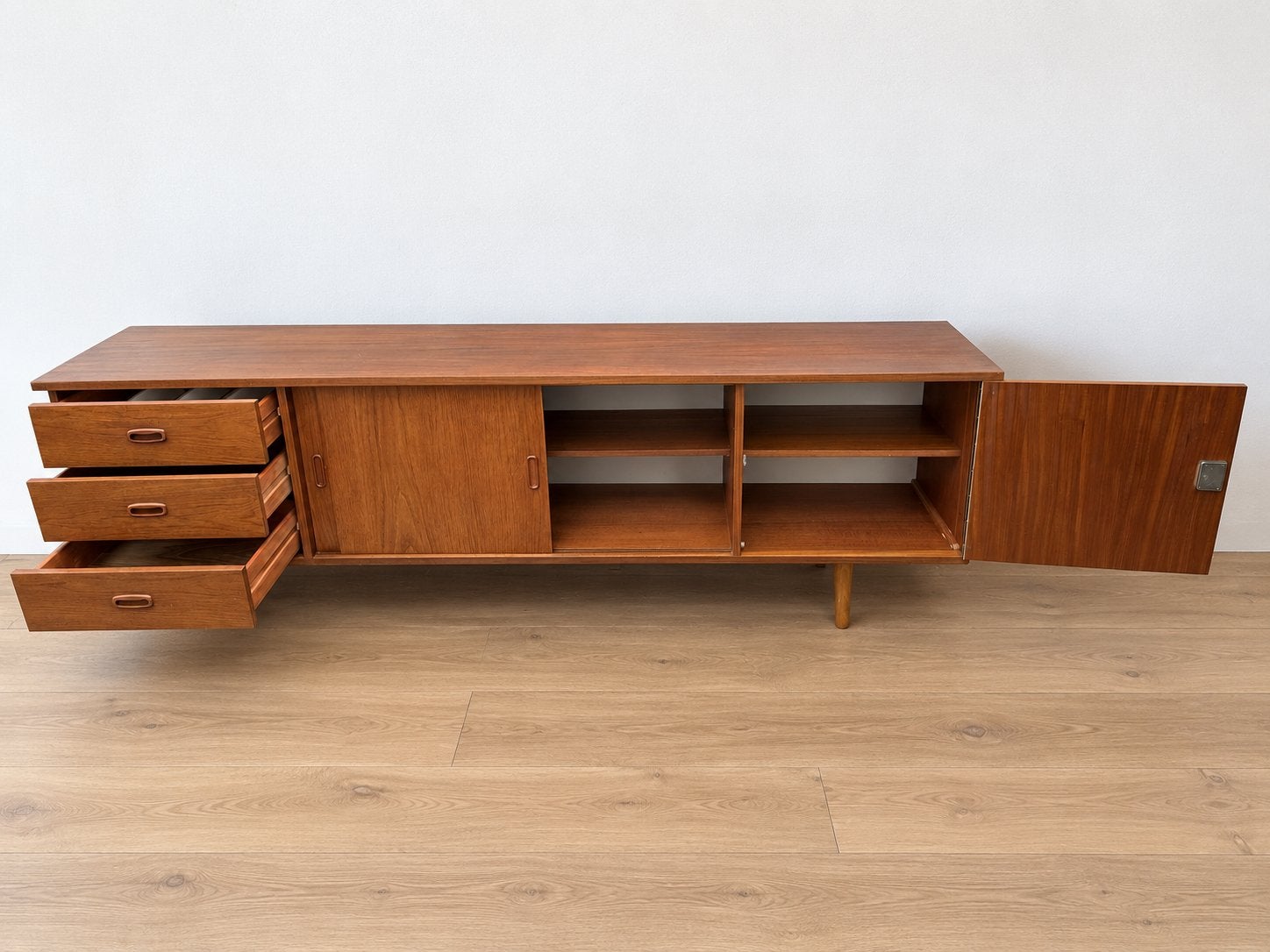 Vintage Mid-Century dressoir – 200 cm breed, 150 tot 200 cm, Vintage, Ophalen of Verzenden, Zo goed als nieuw