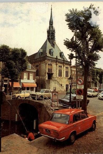 Schonhoven Stadhuis en auto's, Verzamelen, Ansichtkaarten | Nederland, Ongelopen, Zuid-Holland, 1980 tot heden, Verzenden