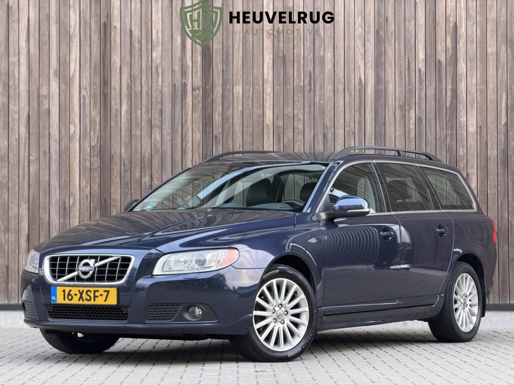 Volvo V70 1.6 T4 Limited Edition | CAMERA | TREKHAAK | DEALE, Auto's, Gebruikt, Zwart, 4 cilinders, 1600 kg
