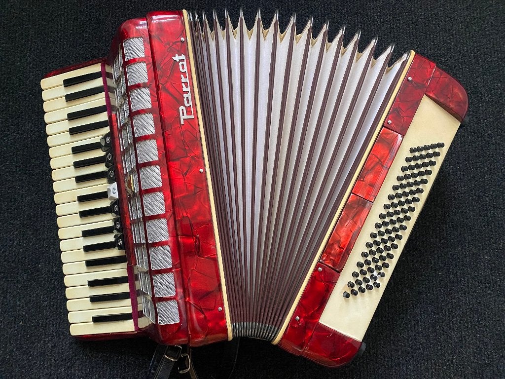 Parrot 80bas accordeon + koffer en riemen, Gebruikt, 80-bas, Met koffer, Toetsaccordeon