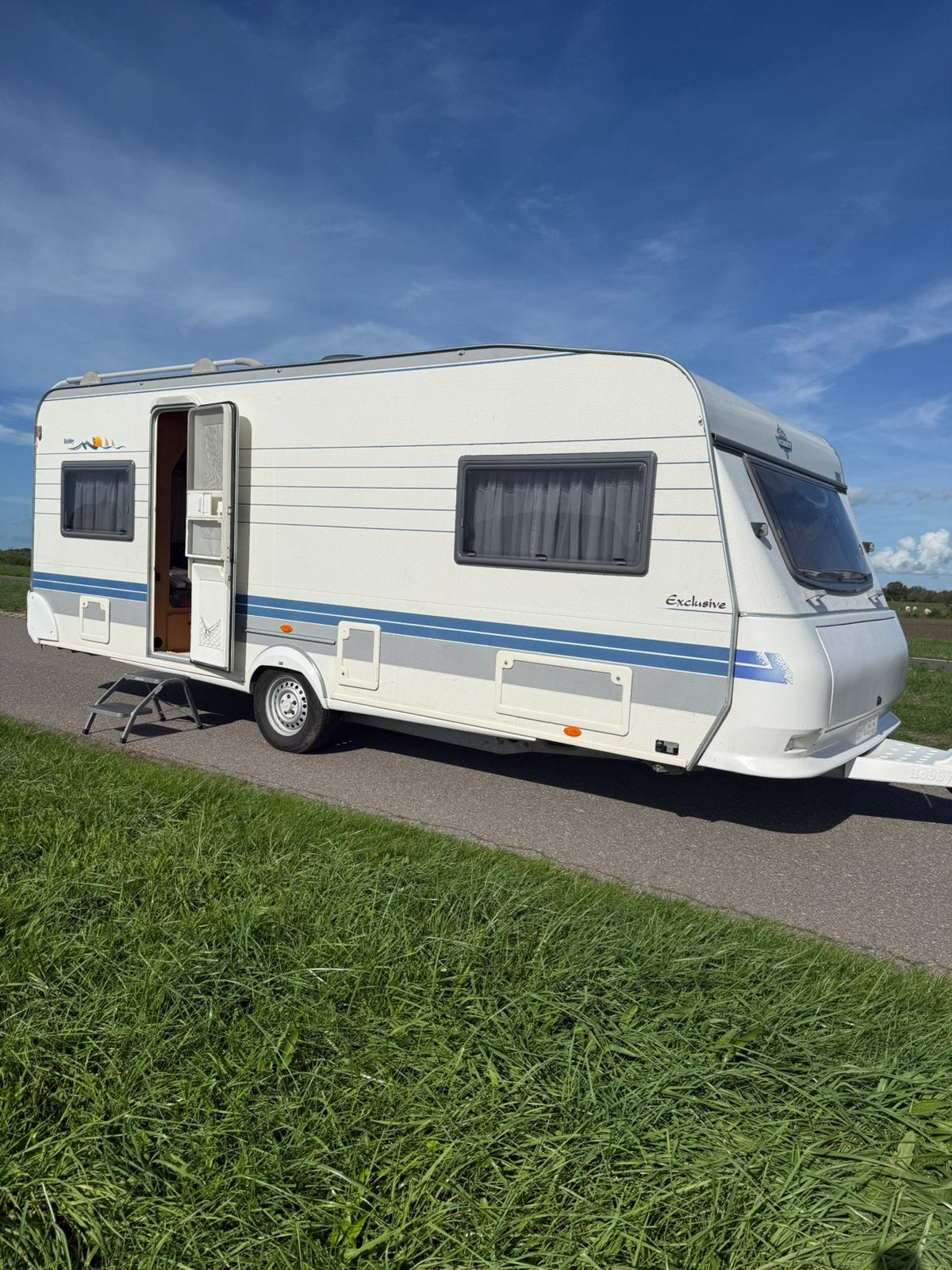 Hobby 560 UL BJ2001 Bovag2024 Nieuwe Voortent 2Aparte bedden