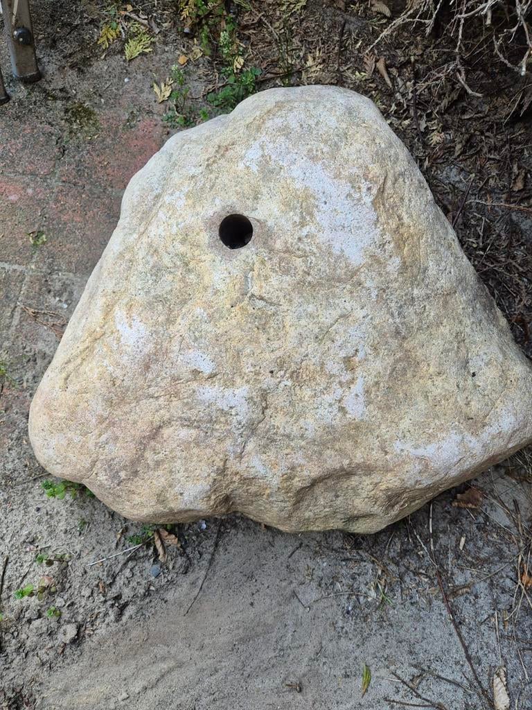 Te koop rotsblok met een gat, Ophalen of Verzenden, Fontein