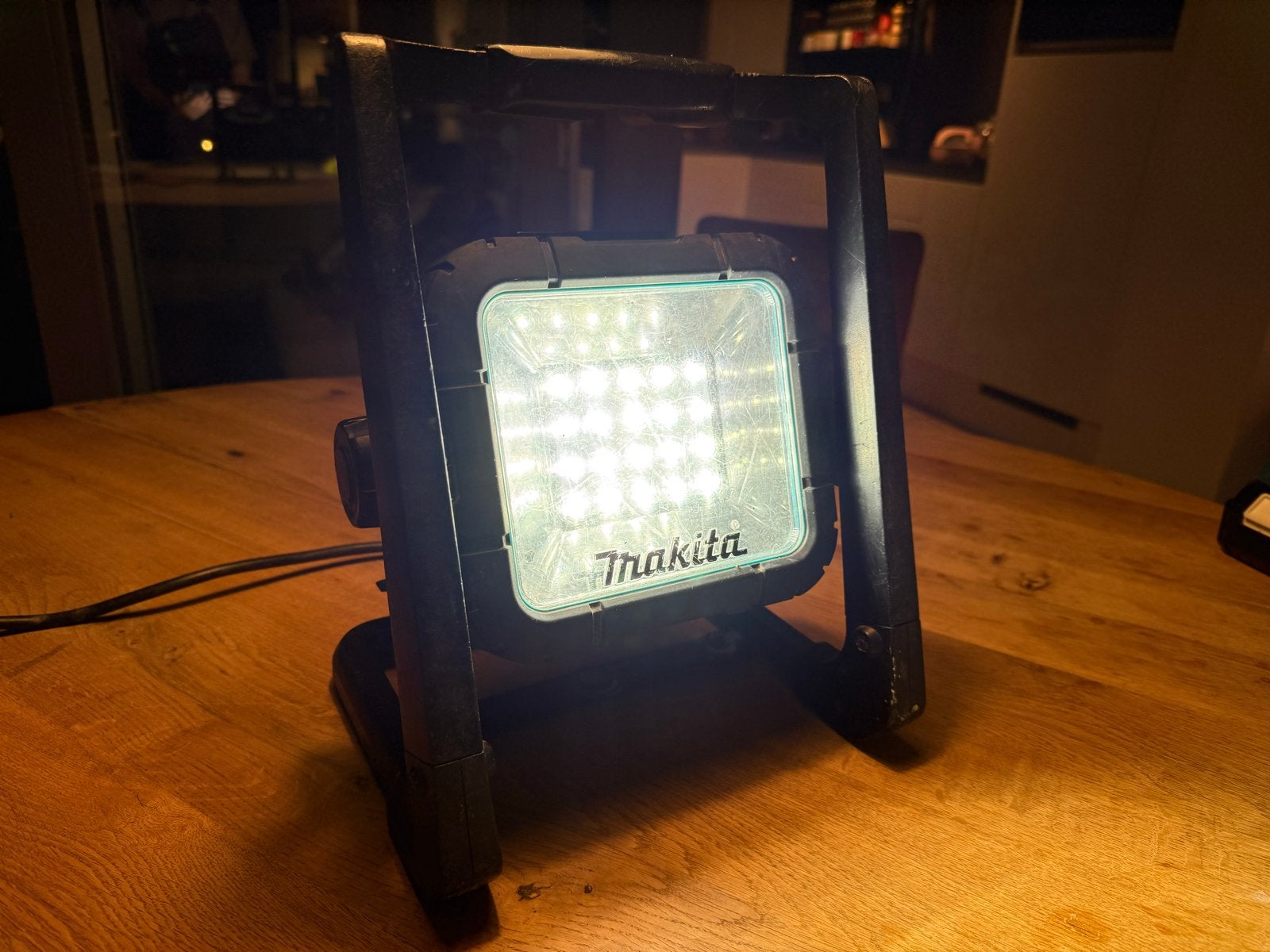 Makita DML805 LED Bouwlamp / Werklamp met Statief, Doe-het-zelf en Verbouw, Gebruikt, Minder dan 50 watt, Met statief, Ophalen of Verzenden