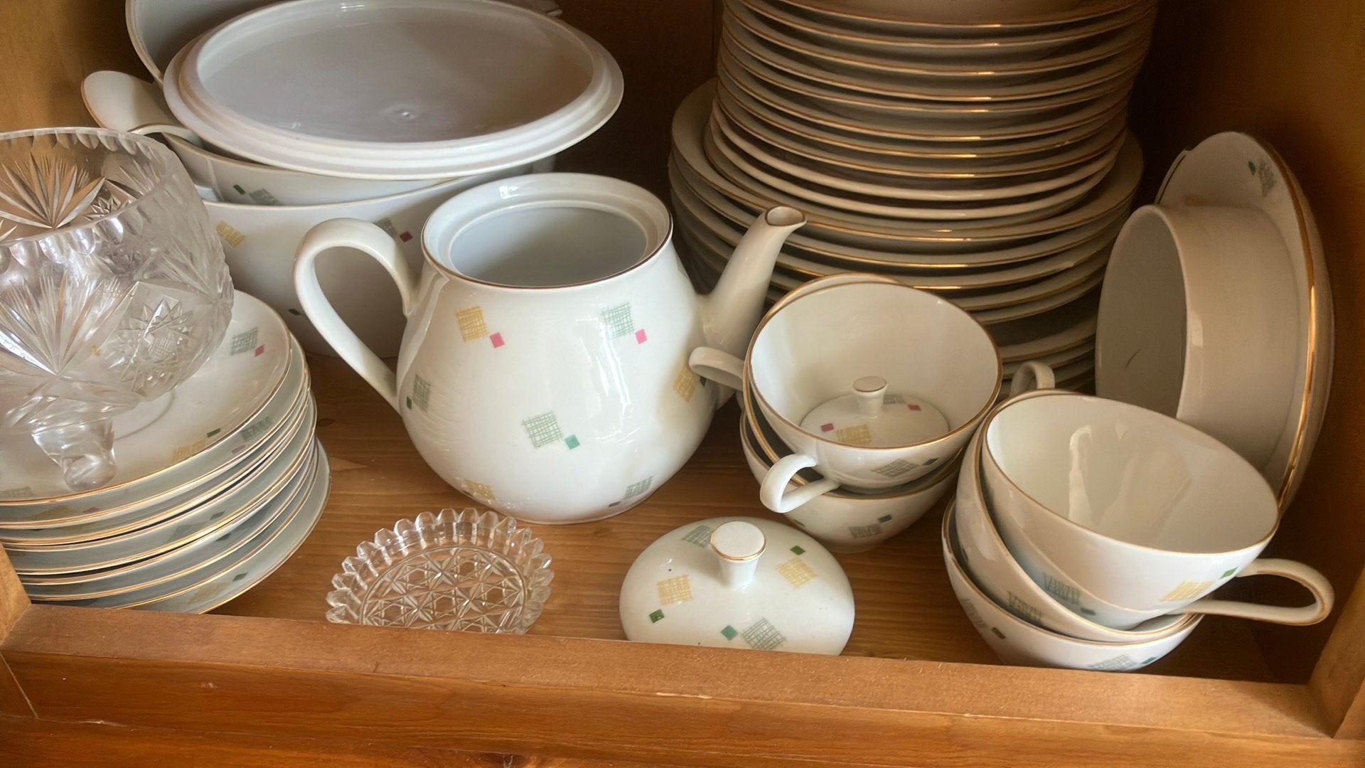 Servies jaren 60, Ophalen