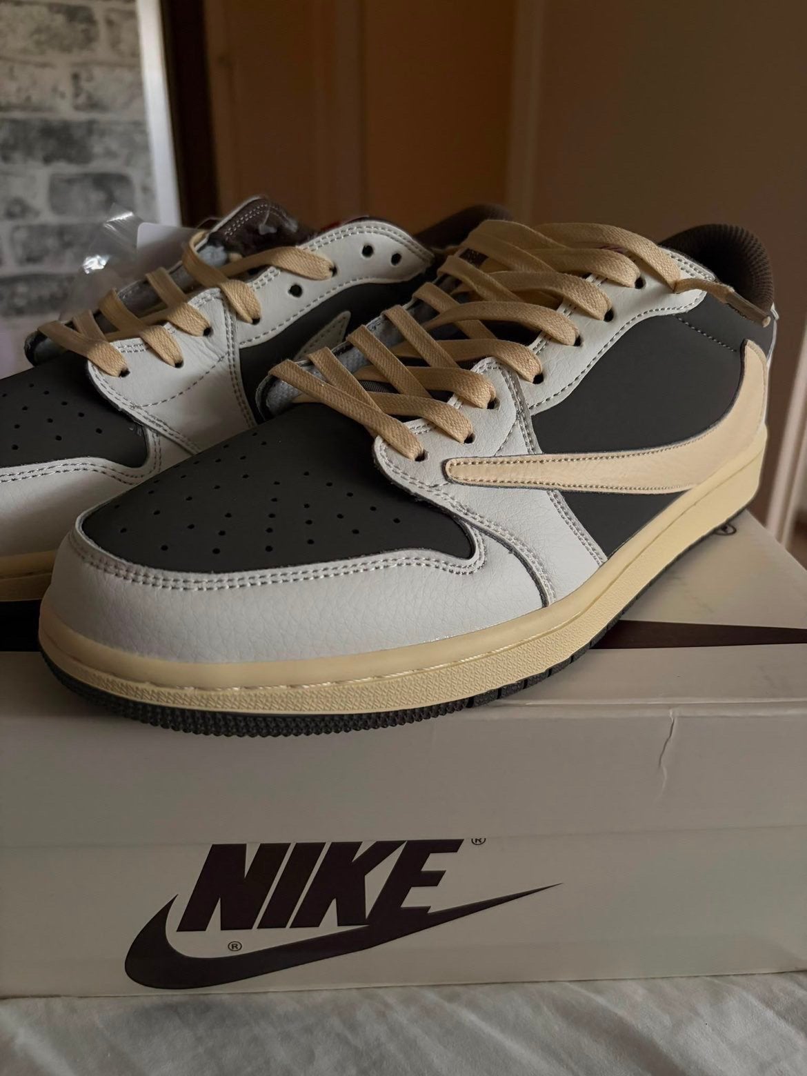 Travis scott low, Ophalen of Verzenden, Nieuw, Bruin