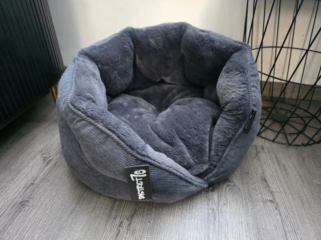 Nieuwe fijne kattenmand van District70, Dieren en Toebehoren, Kattenmanden, Ophalen of Verzenden, Nieuw, Pluche