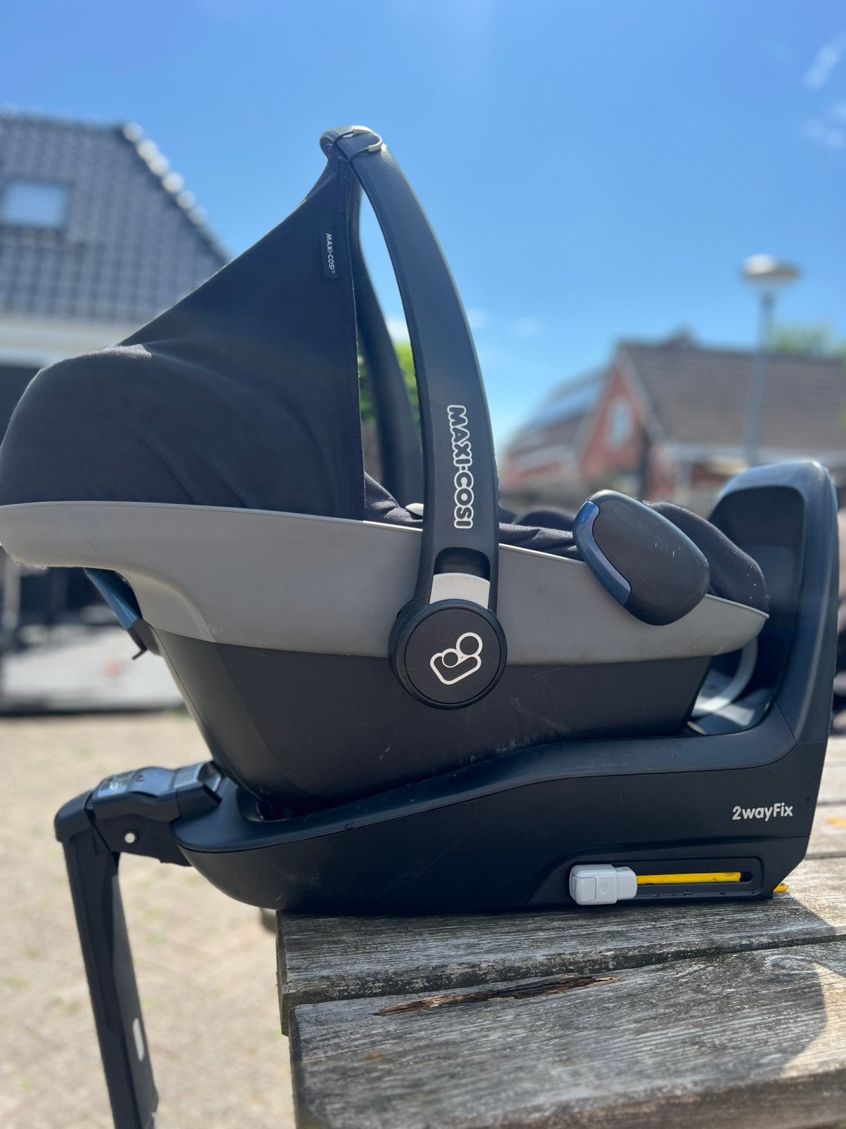 Maxi cosi pebble + base, Ophalen of Verzenden, Zo goed als nieuw, Isofix, 0 t/m 13 kg