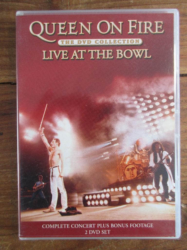 Queen Queen On Fire (Live At The Bowl) - 2 DVD, Alle leeftijden, Ophalen of Verzenden, Zo goed als nieuw