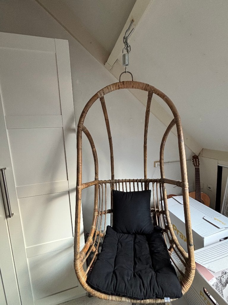 Rotan hangstoel met ophangveer en kussens, Ophalen, Gebruikt, Bruin, Riet of Rotan