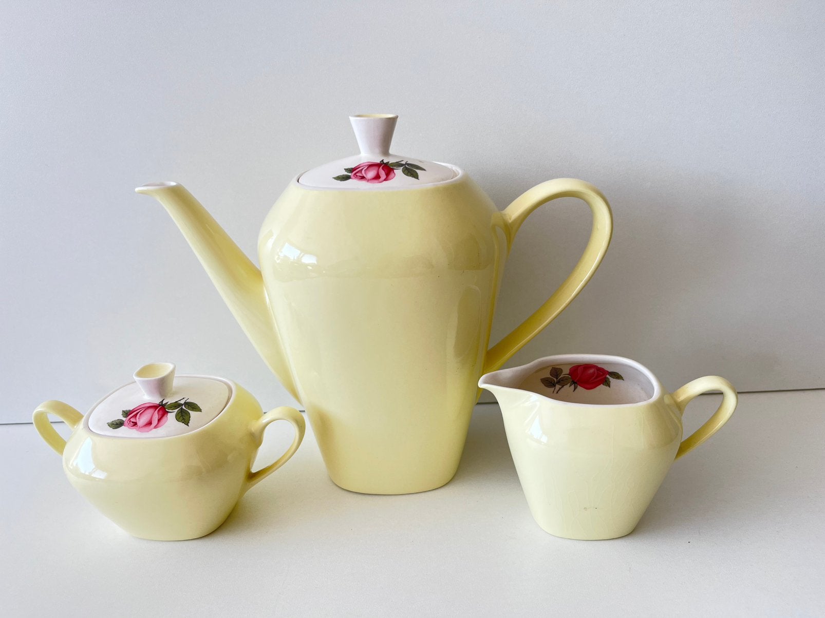 Pastel regout amore koffiekan en roomstel pastel servies, Ophalen of Verzenden